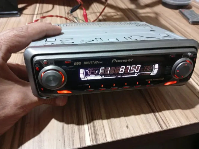 Rádio automotivo Pioneer com ipbus bluetooth