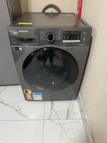 Máquina de lavar e secar roupa Samsung 