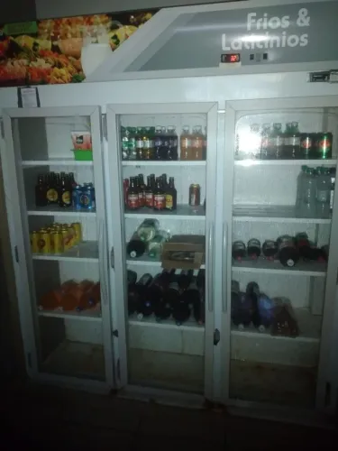 Vendo um frizer conservado se emtereça me chama no zap podemos negociar