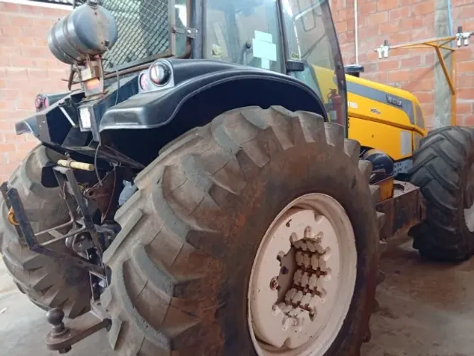 Trator BH 180 _ Vende_ se ou troca por menor porte