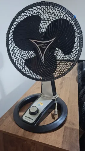 Ventilador britania preto 30 cm (usado)