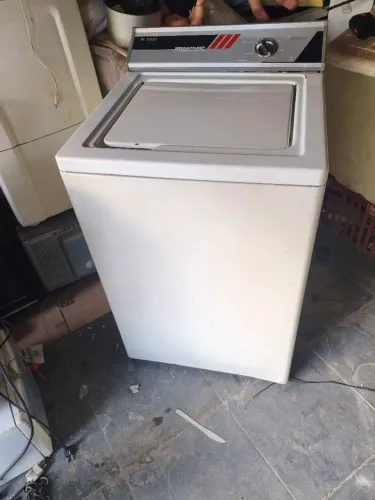 Lavadora antiga Brastemp centrífugando talvez p revisão .Retirar no local