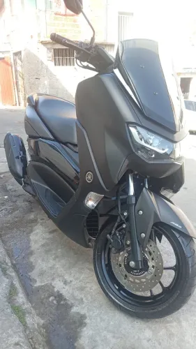 Nmax 160 top zerada sem detalhes.