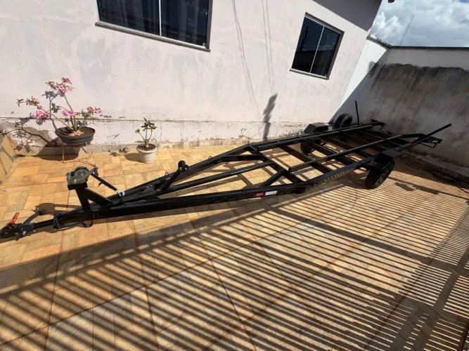 Carreta , reboque , berço , carretinha de canoa !