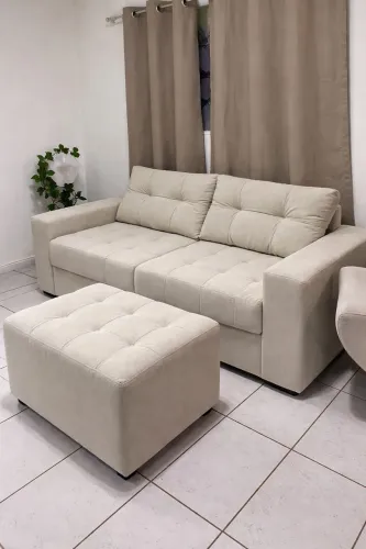 Kit sofá três lugares com duas divisorias + puff tamanho do acento 