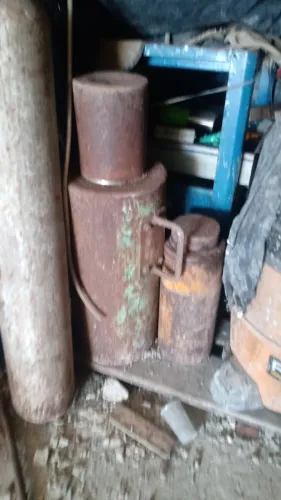 Vendo algumas ferramentas industrial como macaco hidráulico industrial penelmatico.