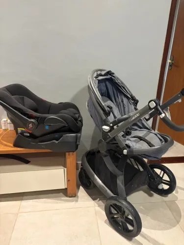 rinho de Bebê Kiddo Quantum Melange + Bebê conforto + base veicular