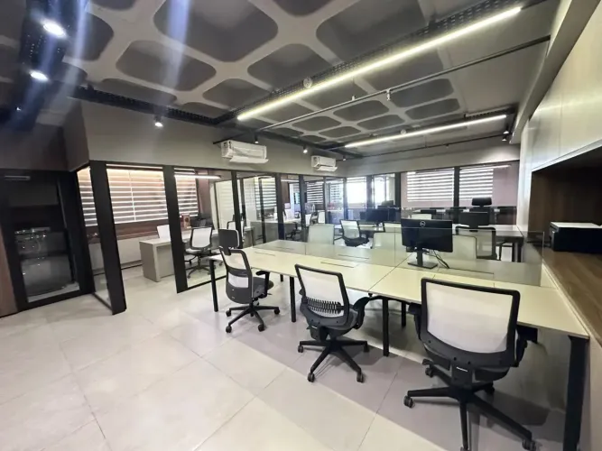 Sala comercial / Escritório mobiliada para locação no Jardim Goiás, Goiânia