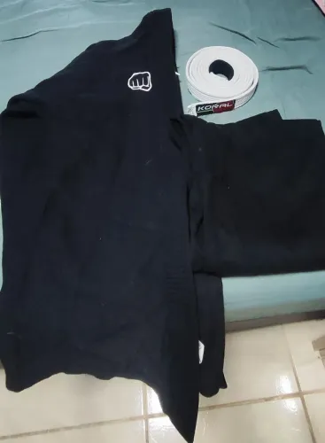 Kimono Koral e Faixa Branca 