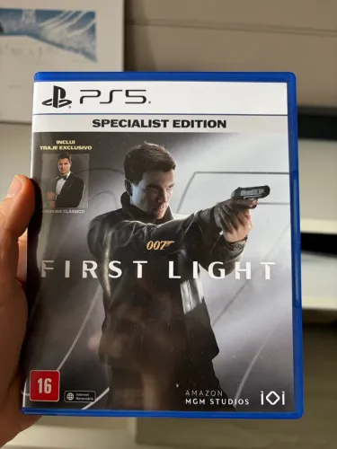 007 First Light - PS5 (Specialist Edition)