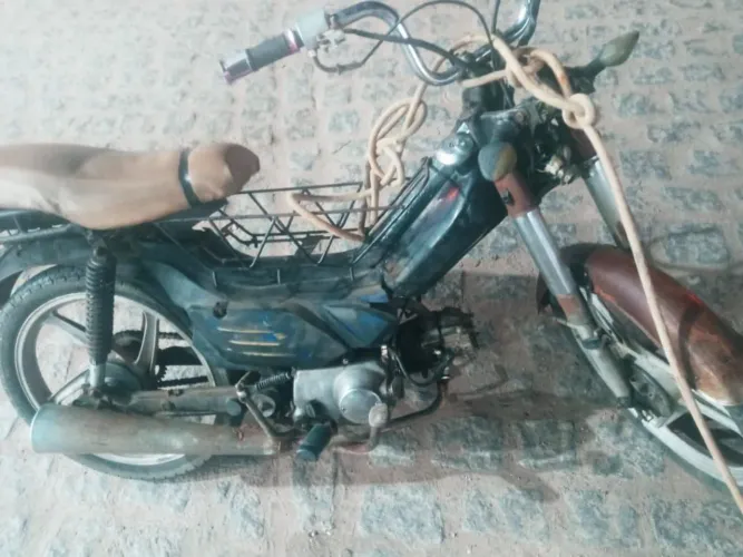 Moto 800 reais
