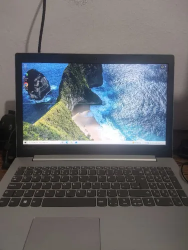 Vendo Notebook Lenovo, em bom estado de conservação I3, HD de 220 GB 