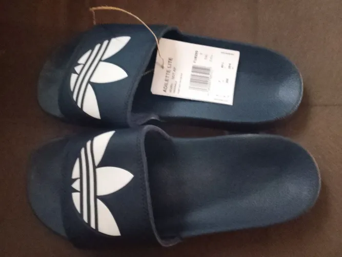 Chinelo. Da. Adidas. Original tamanho. 38 39