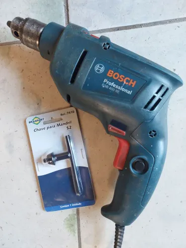 Furadeira e parafusadeira Bosch 150$( entrego) aceito pix