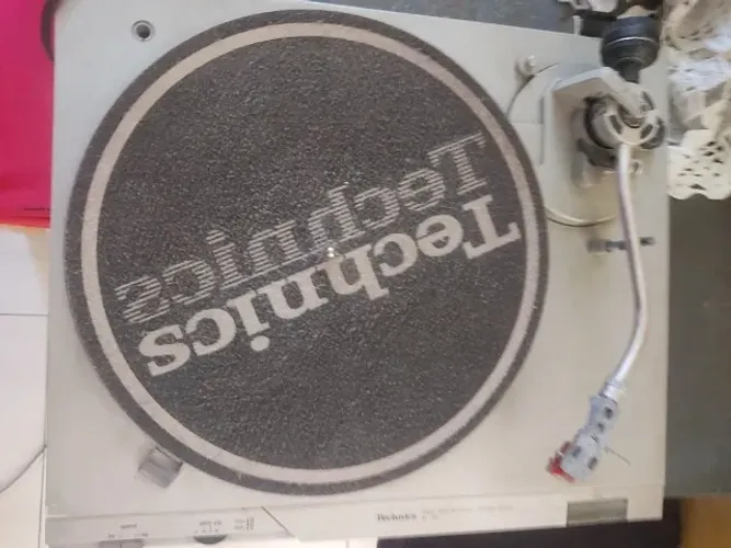 Toca-Discos Technics SL-D2 Vintage (Para Conserto / Retirada de Peças / No Estado)