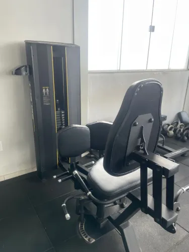 Abdutor e adutora conjugada musculação