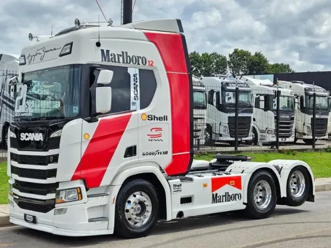 Scania R450 6x2 Ano 2021 Teto Alto Automático Farol de teto e grade personalizado Marlboro