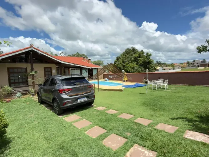 Linda casa de campo à venda no Ninho Verde 1, 3 dormitórios, piscina e muito lazer