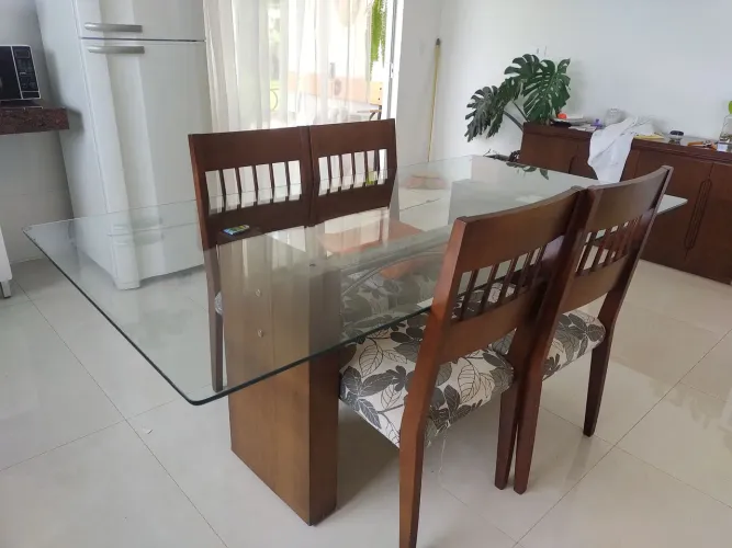 Jogo de mesa de jantar com tampo de vidro + 6 cadeiras 