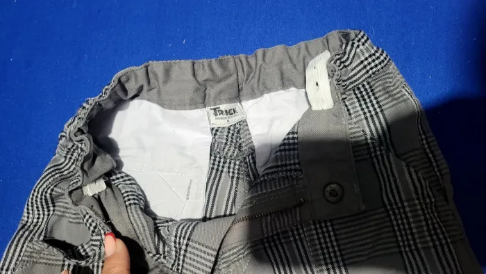 Vendo calca xadrez usada apenas 1 vez tamanho 8