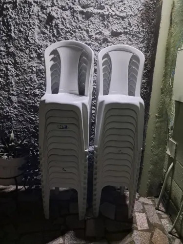 Mesas e cadeiras plásticas