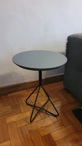 Mesa de apoio estilo industrial Tok&Stock