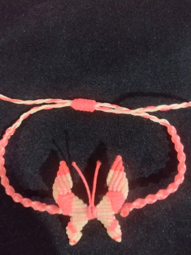 Pulseira de macramé borboleta feito a mão artesanal 