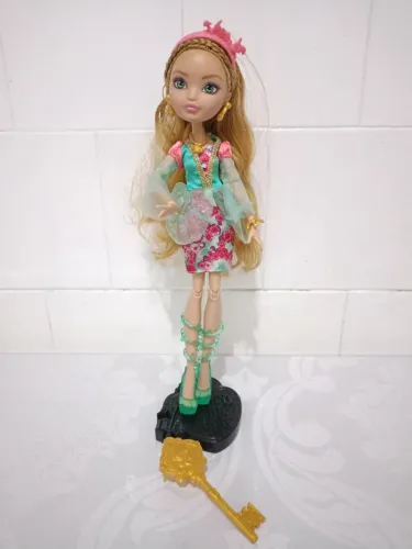 Boneca Ever After High Ashlynn Ella