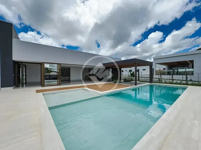 Casa no condomínio Portal das Águas, lago do Manso, com 5 suítes, área gourmet com churras