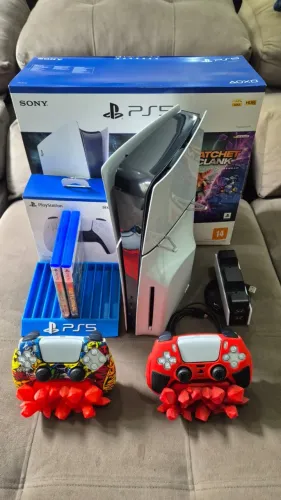 PS5 SLIM Midia Física 1 Tb Novo com jogos e 2 controles.