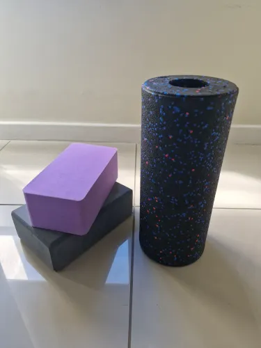 Kit blocos de yoga e rolo de exercícios 