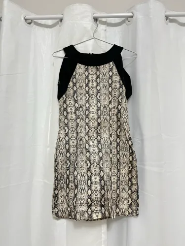 Vestido estampa de cobra 