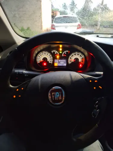 Fiat Linea Essence Dualogic 1.8 Flex 16V 4P 2013