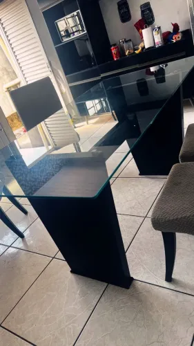 Vendo mesa de jantar com 8 cadeiras e buffet