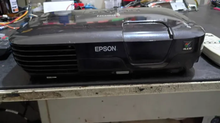 Projetor Epson PowerLite S10+ Usado | Ótimo Estado + Controle Original