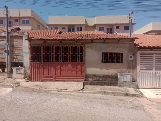 Vendo ágio de casa,DOIS QUARTOS,COZINHA,BANHEIRO,SALA,QUINTAL E GARAGEM