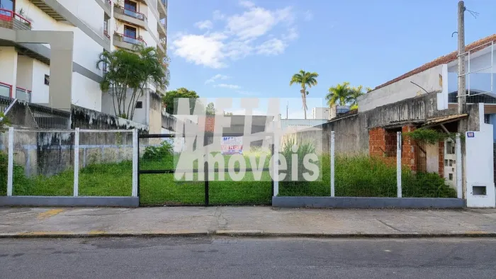 Terreno à venda no Centro de Campos | R$ 1.100,00