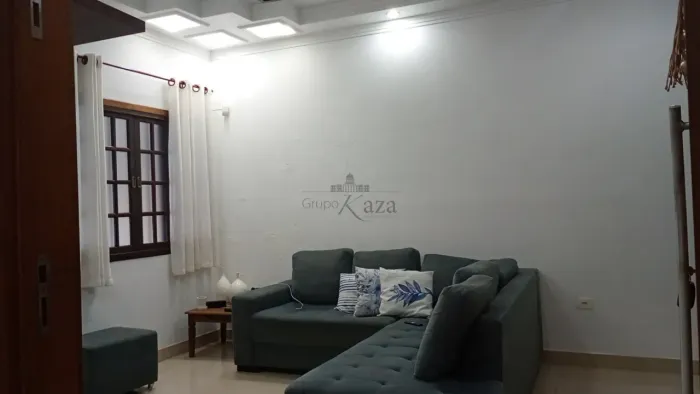 Oportunidade - Casa Sobrado - Jardim Oriente - 4 Dormitórios - 211m².