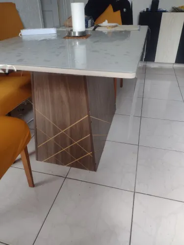 Mesa com 4 cadeiras