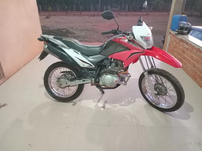 Vendo bros 150 2011 bem conservada de ótima procedência pronta pra transferência placa do