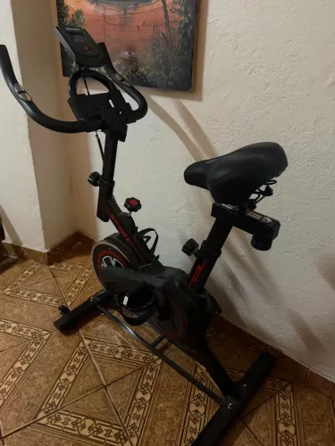 Bike de spinning semi-nova