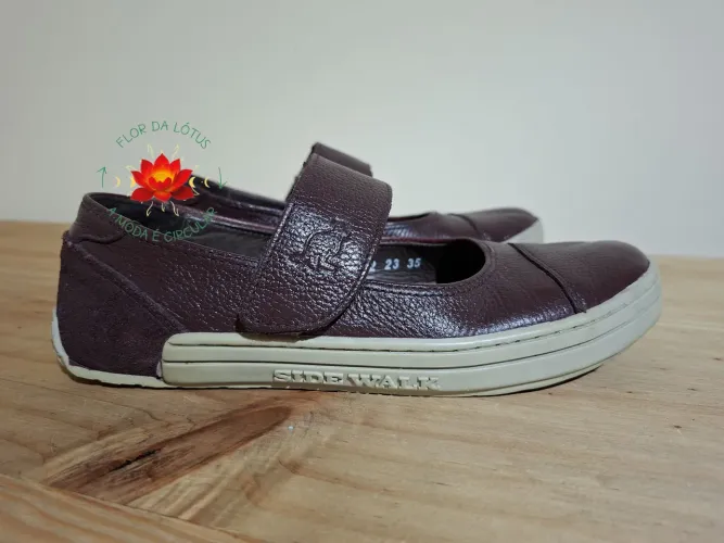 Sapato Açaí em Couro Sidewalk Tam.35
