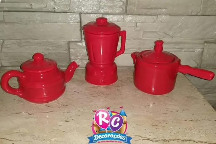 Jogo de porcelana para enfeite.