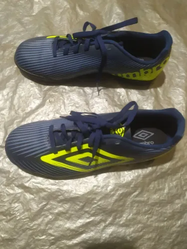 Chuteira umbro 