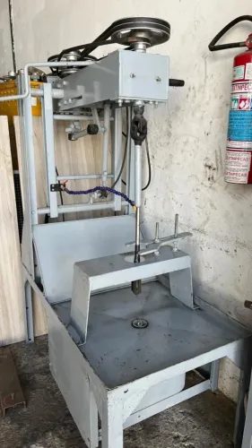 Máquina de retifica cilindro de motos ( brunidora)!