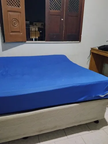 Cama (base + colchão)