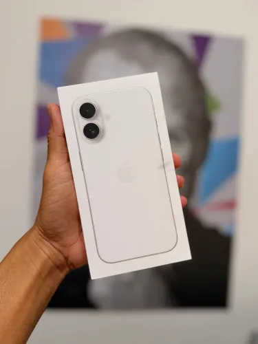 iPhone 16
