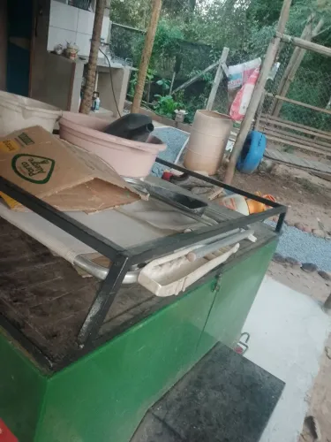 Vendo carretinha em bom estado de conservação , documentada.