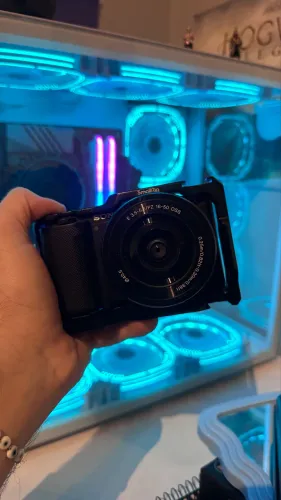 Sony ZV-E10 + Lente 16-50mm + SmallRig + SanDisk Extreme Pro 128GB