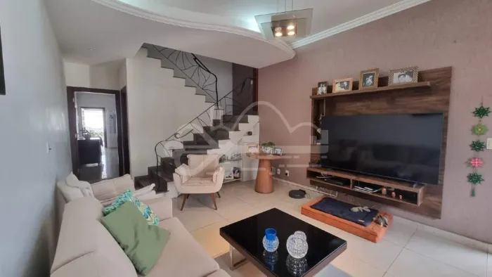Casa geminada à venda, 3 quartos, 1 suíte, 2 vagas, Castelo - Belo Horizonte/MG